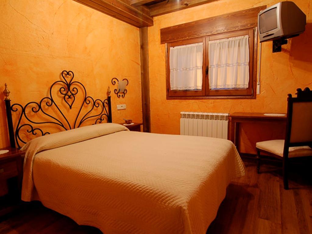 La Casona Del Herrero Navaleno Kamer foto